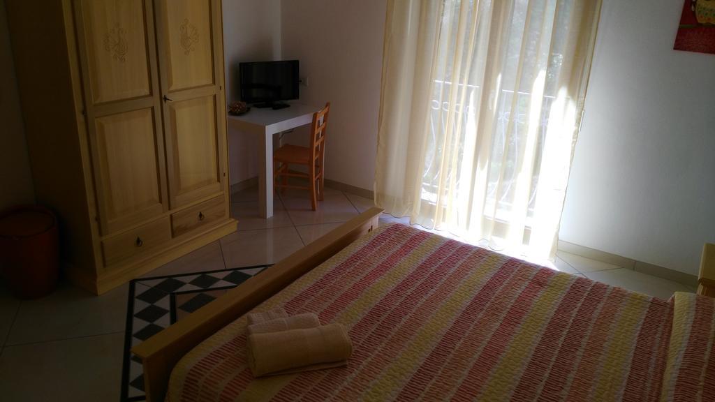 B&B Sa Zodia Guest House Bitti Bagian luar foto