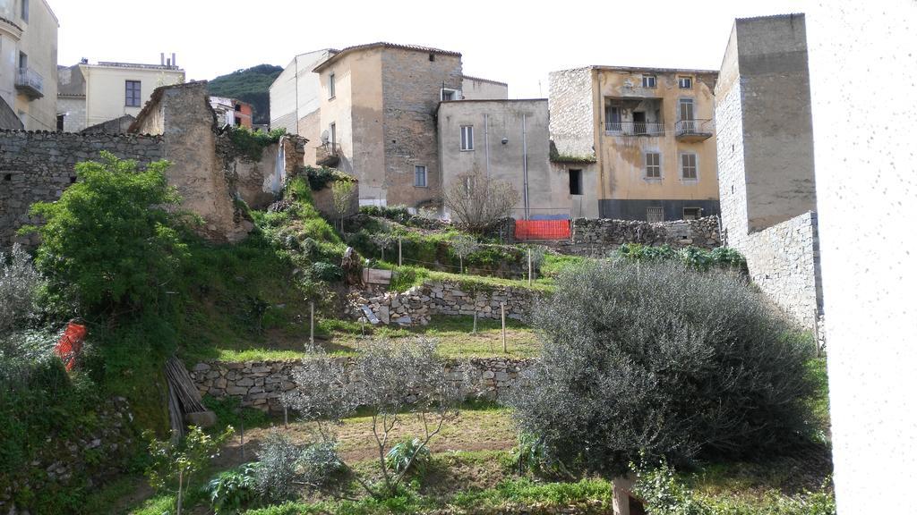 B&B Sa Zodia Guest House Bitti Bagian luar foto